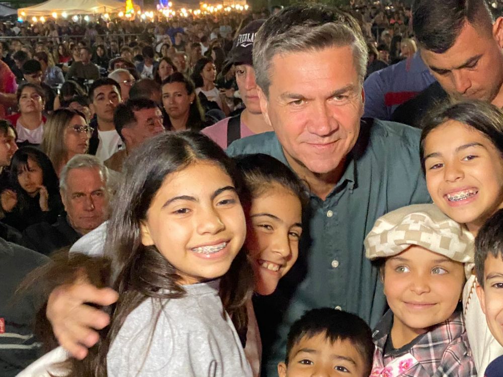 “Debemos dejar de creernos los marginales de Argentina y mostrar la provincia que tenemos”, dijo Zdero en la tercera noche del Chaco Vibra