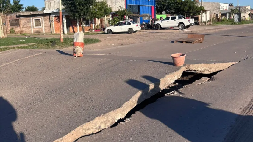 Por el calor, se partió el pavimento en la Soberanía Nacional